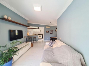 Apartamento com varanda gourmet a poucos metros da praia em Riviera